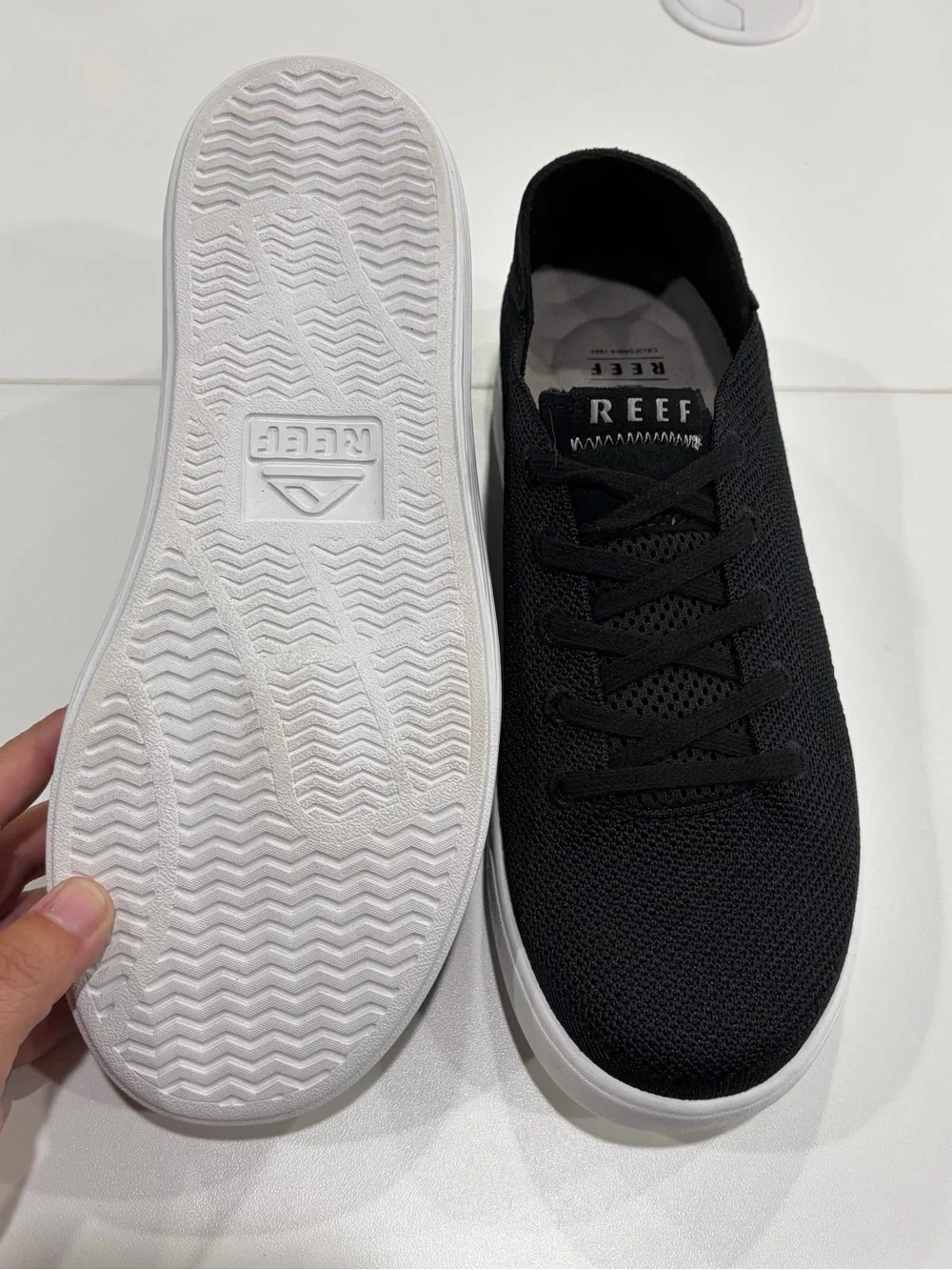 Reef Men's Size 9 Swellsole Neptune Sneakers Black White NWT Cushion Lightweight